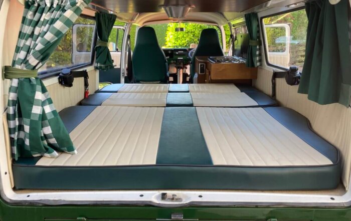 Monty's Full width rock and roll bed.