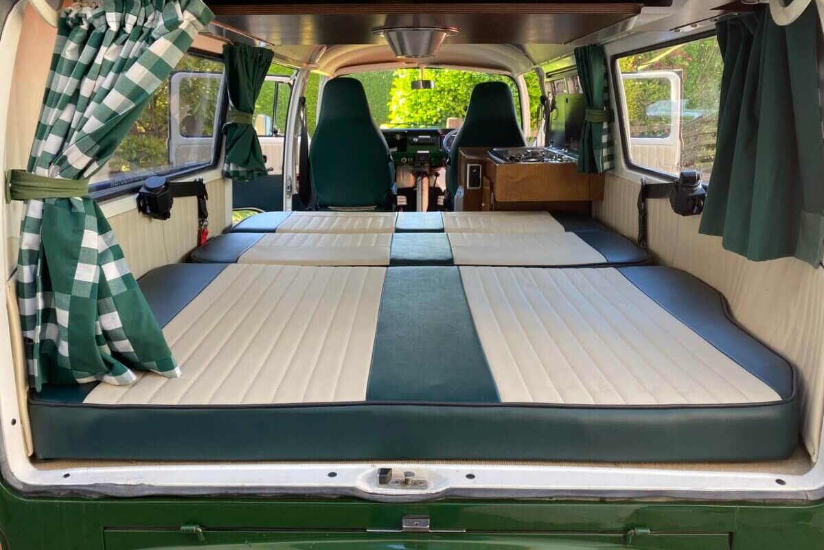 Monty's Full width rock and roll bed.